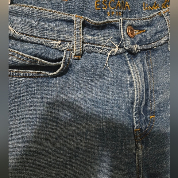 ESCADA SPORT Linda Slim Cropped Light Wash Jeans. Size 38 EURO/ 8 CAN - Picture 3 of 15